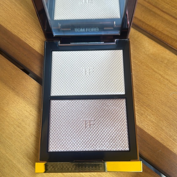 Tom Ford Shade & Illuminate moon light